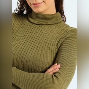 Premium Quality Cable Knit Turtle Neck Army Green Sweater Size Small